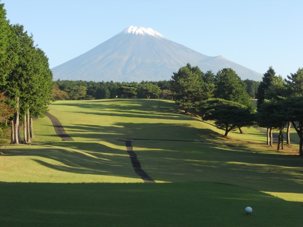 大富士ゴルフ場ブログ 11日富士山の初冠雪が観測されました