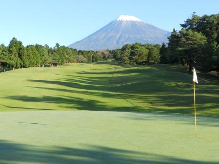 大富士ゴルフ場ブログ 富士山が雪化粧しました